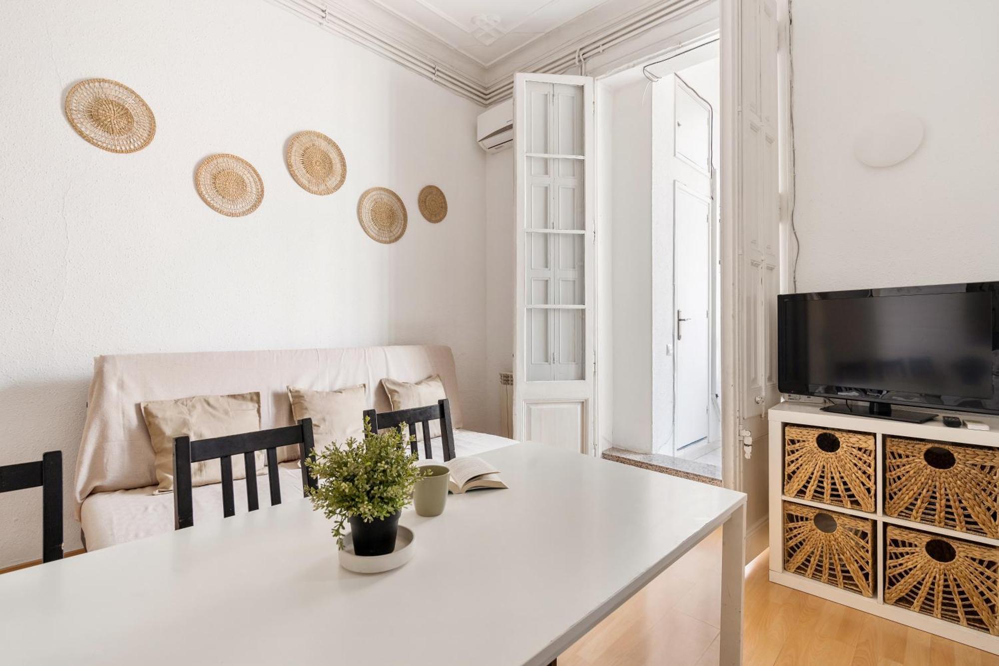 Spacious 5-bedroom In Appartement *