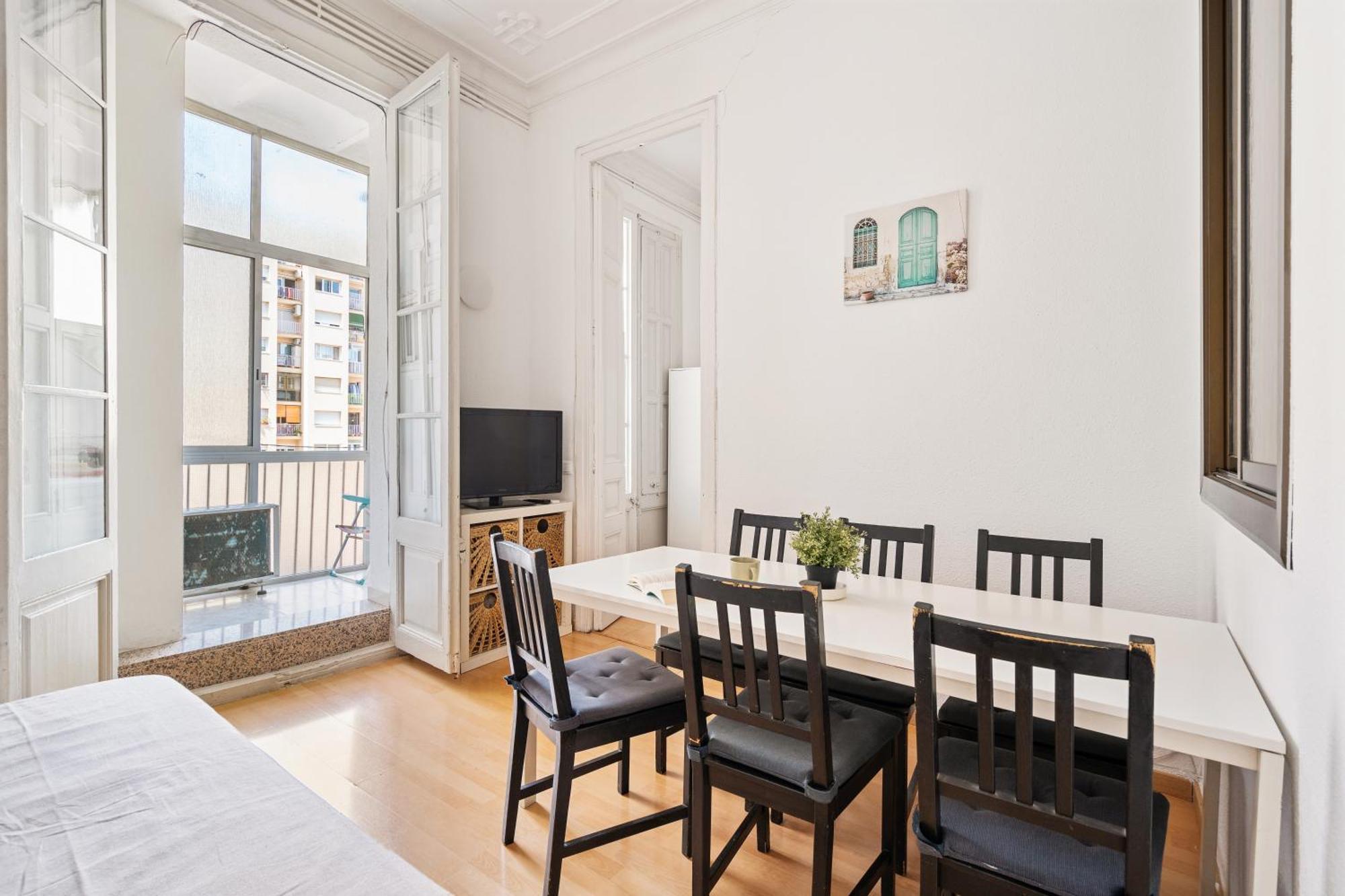 Spacious 5-bedroom In Appartement Barcelone