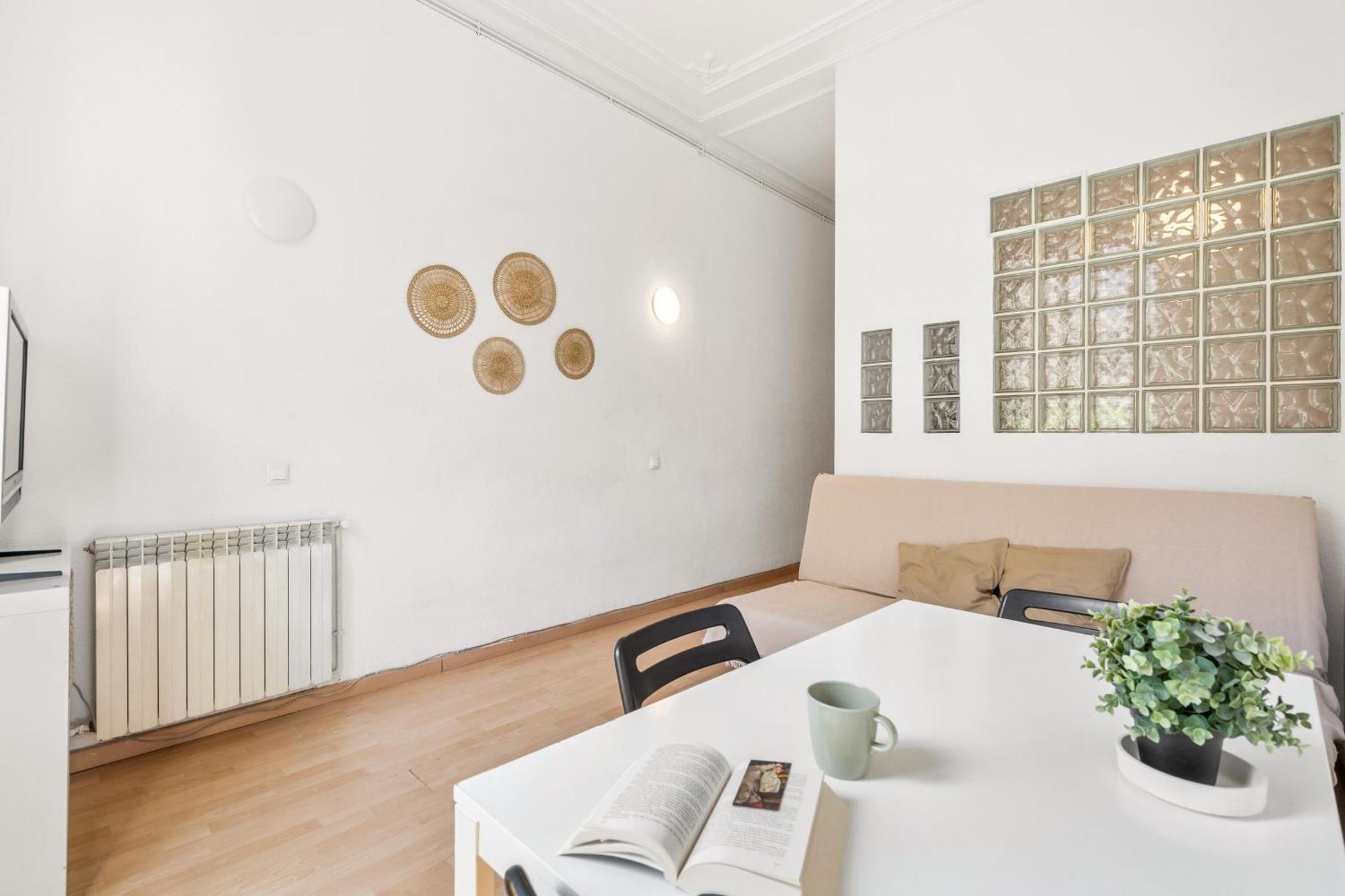 Spacious 5-bedroom In Appartement