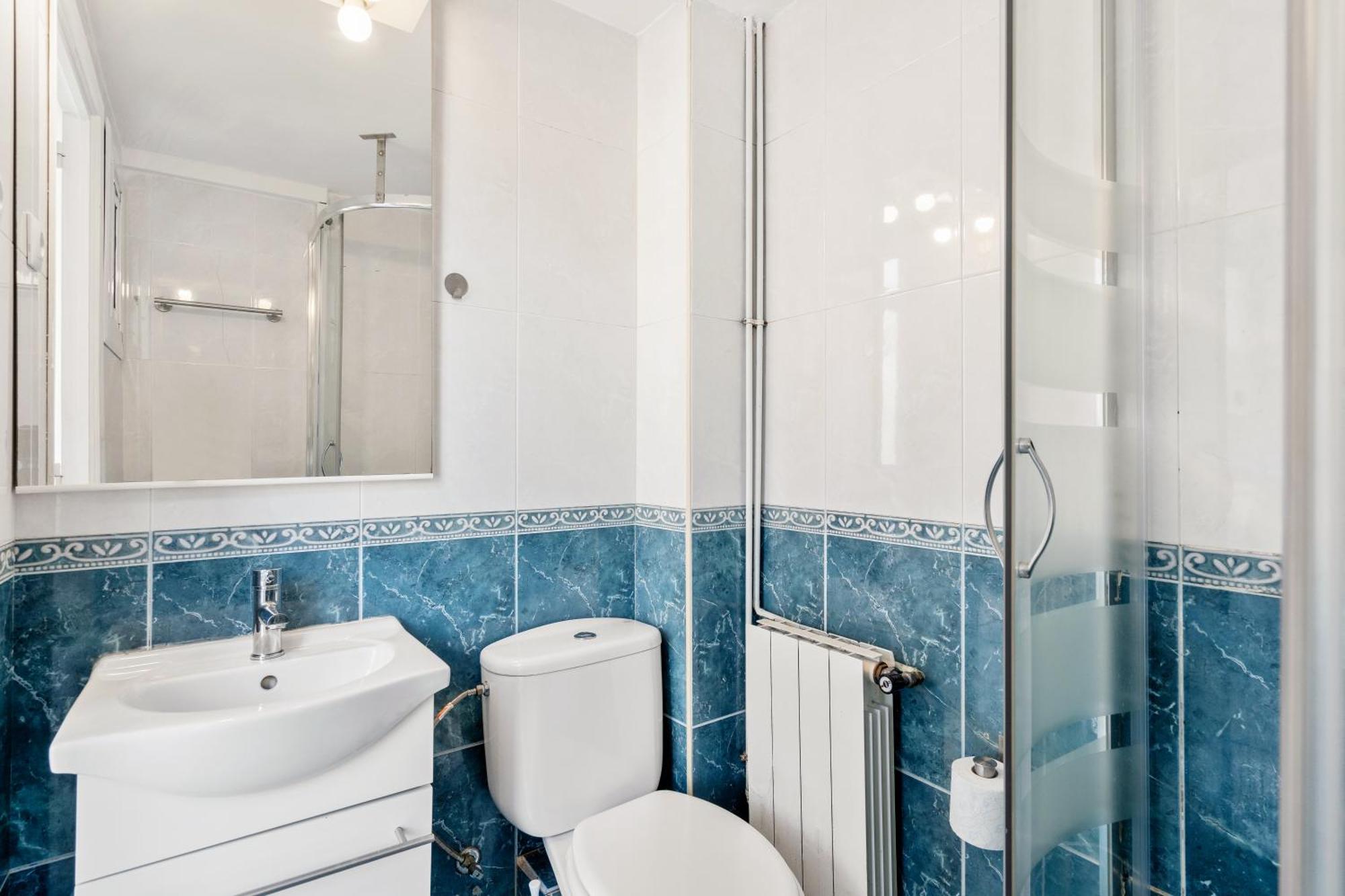 Spacious 5-bedroom In Appartement *