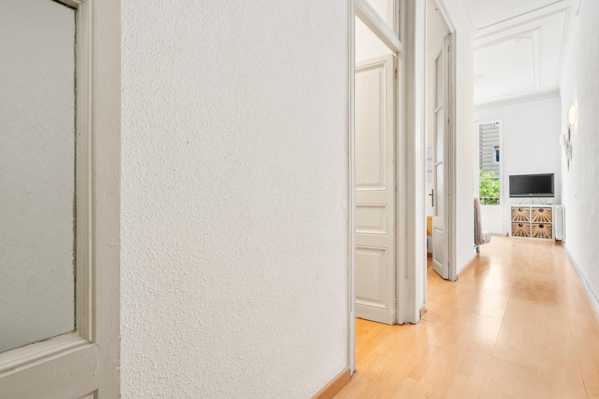 Spacious 5-bedroom In Appartement