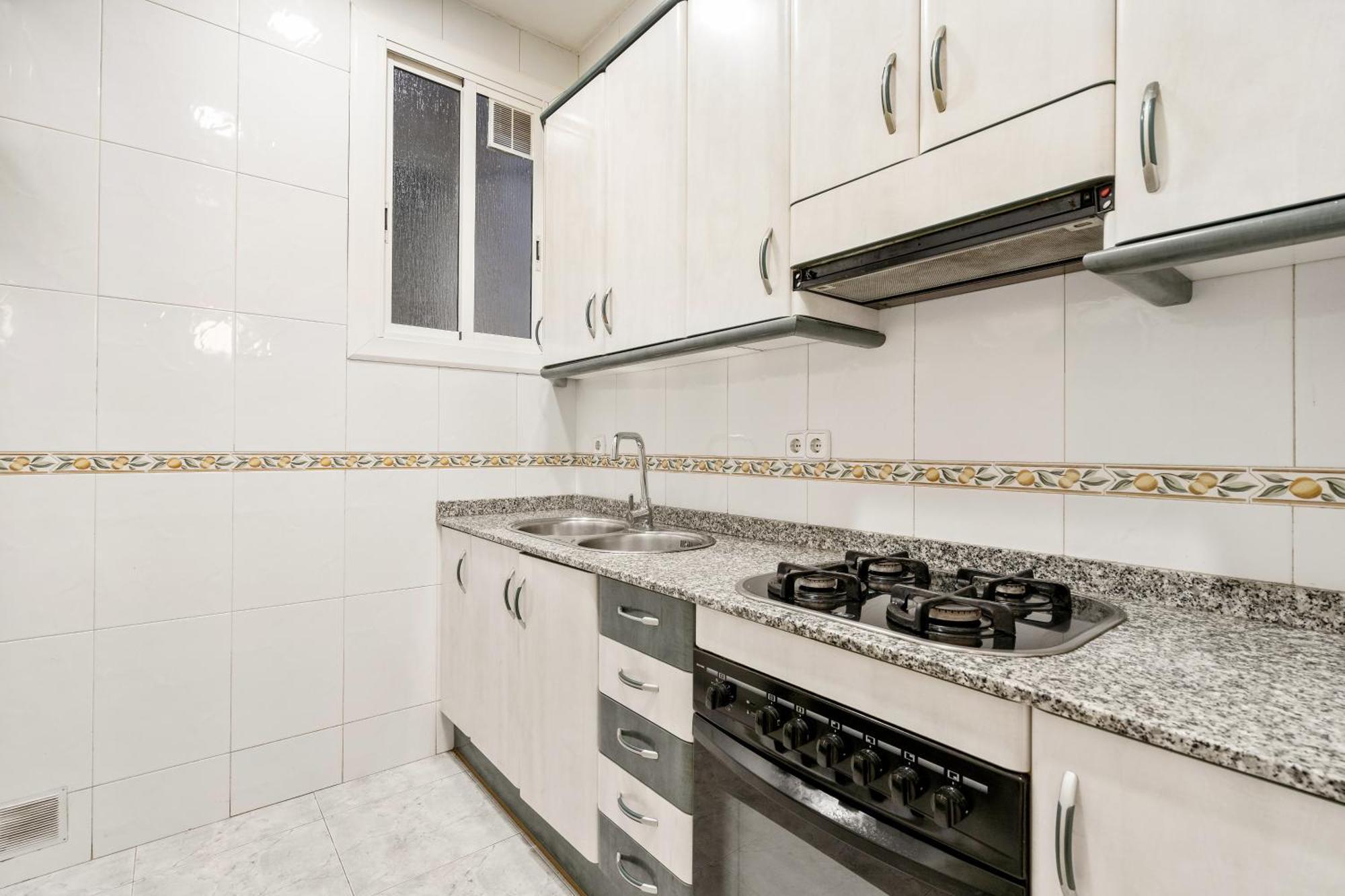 Spacious 5-bedroom In Appartement *