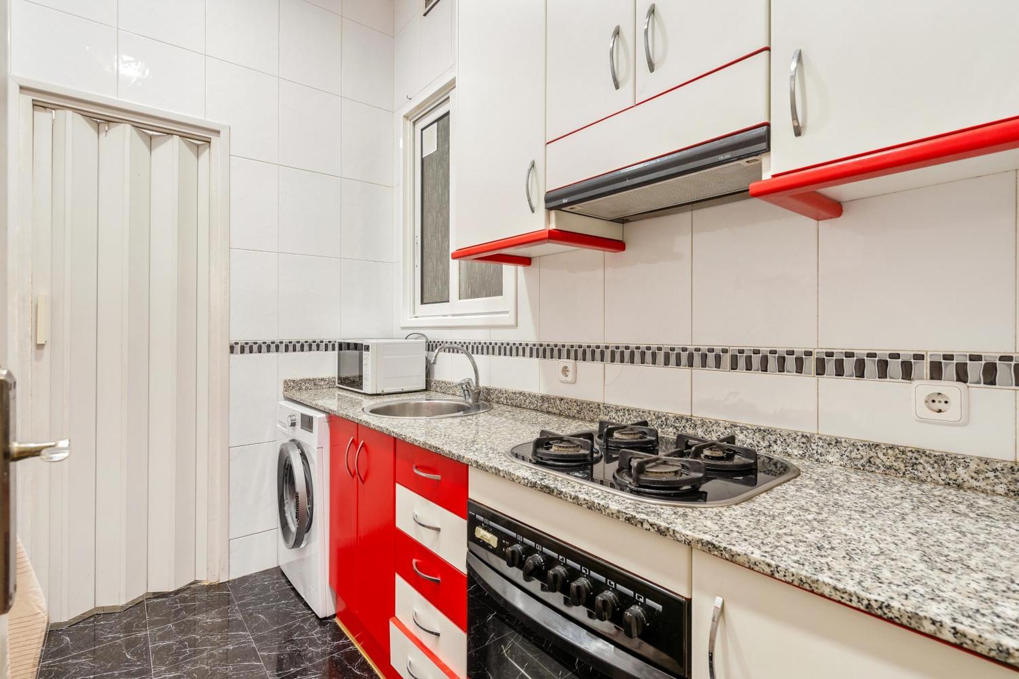 Spacious 5-bedroom In Appartement *